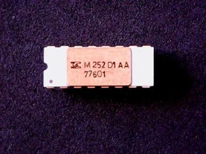 M252-D1-AA - SGS-Ates Rhythm Generator IC -  M252D1AA - (DIC-16 Gold) - Picture 1 of 2