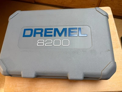 Dremel 8200 - Multitool 10.8V - mit Zubehör und Koffer - guter Zustand - Bild 1 von 4