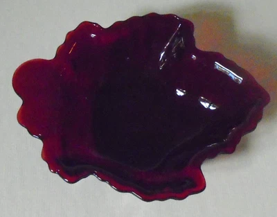 ANCHOR HOCKING ROYAL RUBY RED GLASS LEAF DESSERT BOWL CANDY DISHES Set 3 Vintage - Image 1 of 4
