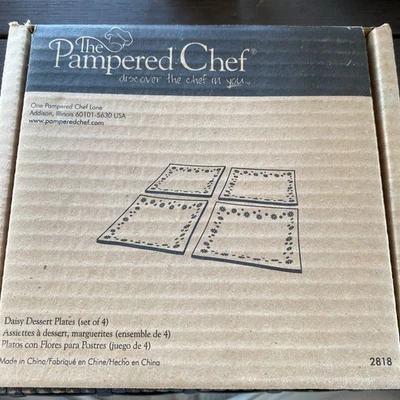 Pampered Chef Daisy Dessert Plates 2818 New in Box. - Image 1 of 3