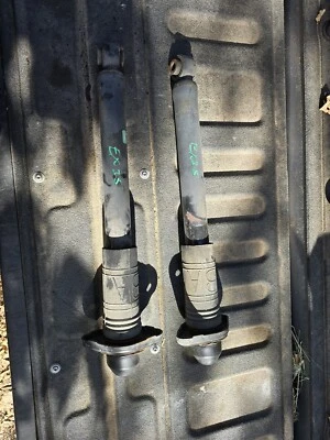 Juego amortiguadores traseros izquierdo y derecho Infiniti Ex35 2008-2012 AWD 56210-1BA0B usados OEM Foto 1 de 4