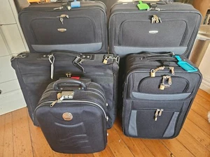 5 Piece luggage set black, light weight. Excellent condition, only used once - Picture 1 of 1