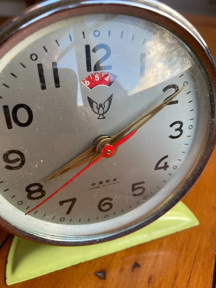 RETRO WHITE DOVE MECHANICAL ALARM CLOCK 1960s WITH ORIGINAL BOX - Image 1 of 4