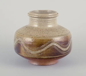 Nils Kähler for Kähler. Modernist ceramic vase. Glaze in brown and sandy tones. - Picture 1 of 7