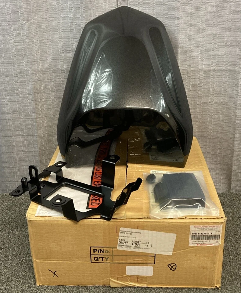 NUEVO GENUINO KAWASAKI 99994-0235-51A Kit - Accesorio, Funda Asiento, Gris Foto 1 de 4