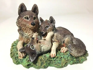 Hallmark Keepsake Ornamento Lobos de Madera At Play Majestic Wilderness Series 1998 - Imagen 1 de 9