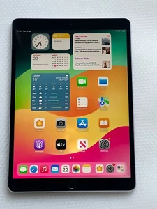 Apple iPad Pro 256GB, Wi-Fi, 10.5in Space Grey MPDY2B/A WIFI - Picture 1 of 3