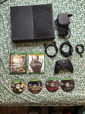 xbox one 1 Terabyte Console  bundle used - Image 1 of 2
