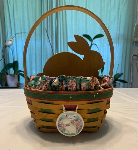 Easter Longaberger basket | Wooden dividers | Bunny Carving | Egg pattern liner Cover