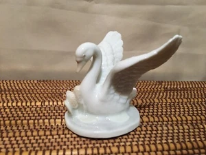 George Good Swan 2 1/2” Tall - Picture 1 of 5