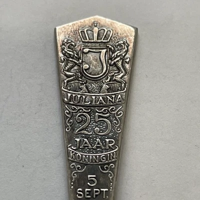 Tenedor de recuerdo vintage coleccionable Queen Juliana 25 años Foto 1 de 3