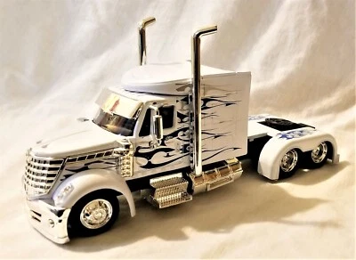 New Ray - 1:43 Scale International Lonestar Custom Truck Cab White (BBNR15241W) - Image 1 of 3