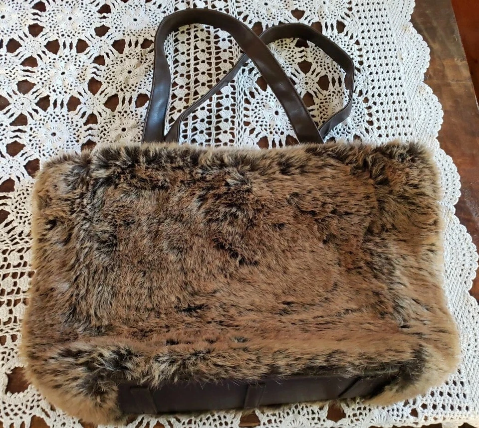 Bolso de hombro/cartera LG de piel sintética de colección 19"×11"×5 1/2", correas largas dbl NUEVO/recorte de precio Foto 1 de 4