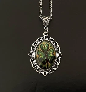 Vintage Style Irish Shamrock Cabochon Cameo Necklace- Brand New - Bild 1 von 7