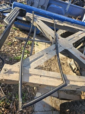 Back Sliding Window Gasket For 1984-1992 Jeep Comanche - Image 1 of 4