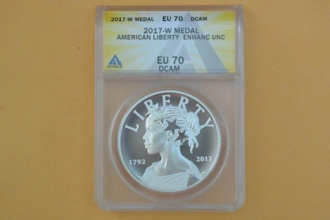 2017 W 1 oz American Liberty Enhanced Uncirculated Silver Medal ANACS EU70 Cover
