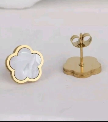 Aretes Flor Trébol De La Suerte Blanco Y Oro  Acero Inoxidable  Chapado Oro 18k - Image 1 of 3