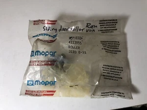 NOS Genuine OEM Mopar 4113855 Dodge Ram Van Sliding Door Roller Ram Wagon - Foto 1 di 3