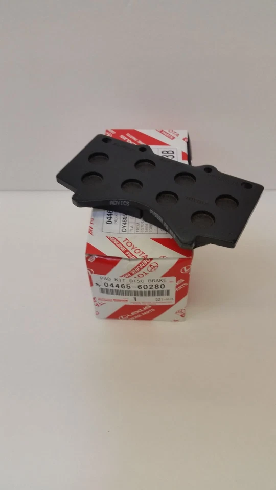 JUEGO DE PASTILLAS DE FRENO DELANTERAS TOYOTA OEM FACTORY 2008-2015 LAND CRUISER 04465-60280  Foto 1 de 1