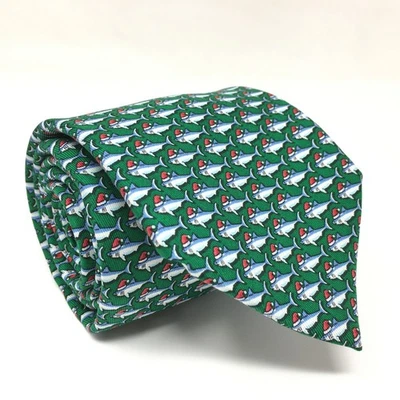 Corbata clásica Vineyard Vines verde grandes tiburones blancos con sombreros de Santa Navidad Foto 1 de 4