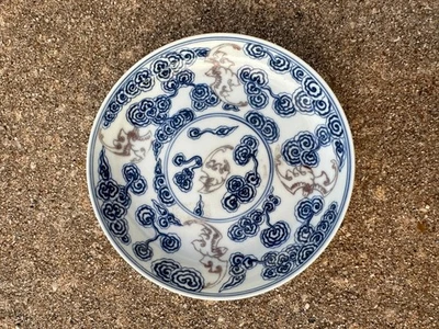 Plato de porcelana chino antiguo azul y blanco familia murciélagos rosas marca caracteres Foto 1 de 4