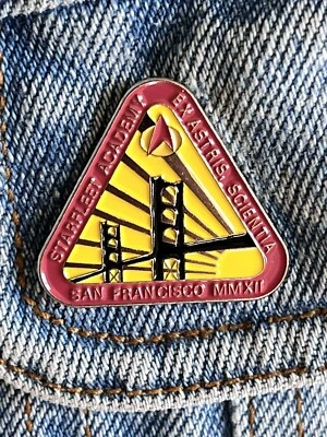 Star Trek Starfleet Academy San Francisco - Pin esmaltado plateado Foto 1 de 4