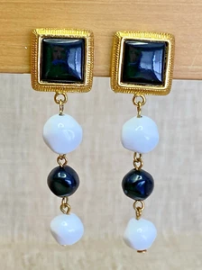 Vintage 1980s LCI Liz Claiborne Gold-Toned Black & White Dangle Clip-on Earrings - Picture 1 of 9
