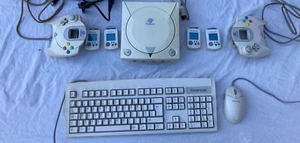 Dreamcast console 2 Controllers 4 x VMU (Memory) Keyboard Mouse Game - See Pics - Picture 1 of 10