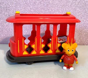 Daniel Tiger's Neighborhood Pull Back and Go Trolley mit Daniel Tiger Figur - Bild 1 von 12