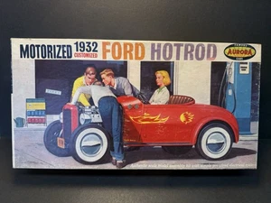 Aurora - Motorized 1932 Customized Ford Roadster Hotrod 1:12 Plastic Model Kit - Picture 1 of 13