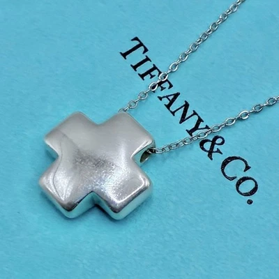 Collar colgante cruz romana de plata esterlina Tiffany & Co. solo artículo en caja Foto 1 de 4