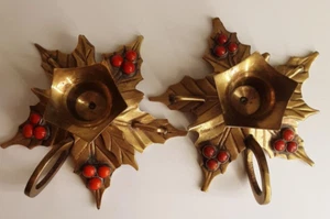 2 candelabros vintage de latón macizo hojas de acebo y bayas con asas para dedos 4" - Imagen 1 de 12
