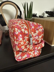 NEW~ Genuine Liberty ❤️ Wash Bag In Mitsi Print Wash Bag / Makeup / Toiletry - Picture 1 of 2