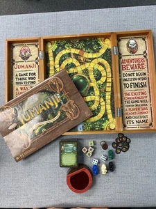 Jumanji Gioco da Tavolo Scatola in Legno, Classico Retrò, Custodia in Vero Legno, Completo - Foto 1 di 13