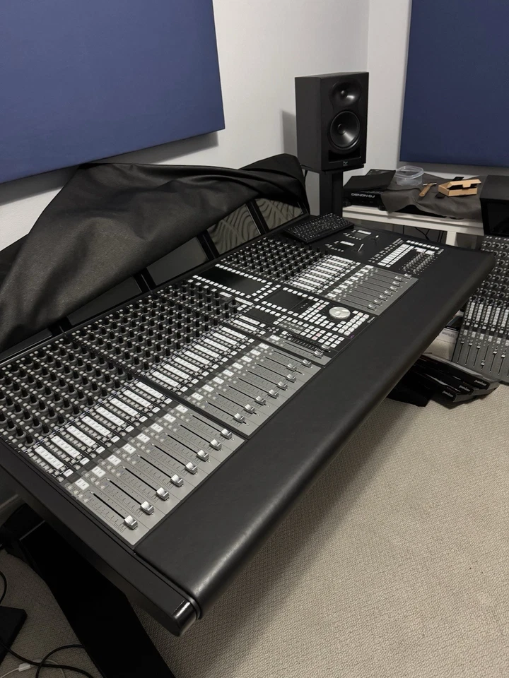 Consola de mezclas digital Avid S5 Fusion y escritorio en excelente estado, caja abierta Foto 1 de 4