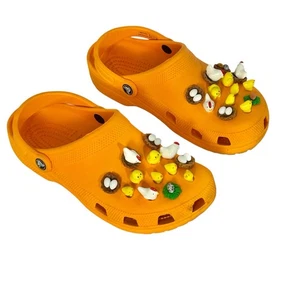 Crocs orange Unisex klassische Slipper Sandalen Clogs Küken Ei Jibbitz Charms W 10 M 8 - Bild 1 von 13