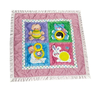 复古 1983 Fisher Price 婴儿毯子木乃伊时间活动垫 27x28 英寸缎面装饰 — 第 1/4 张图片