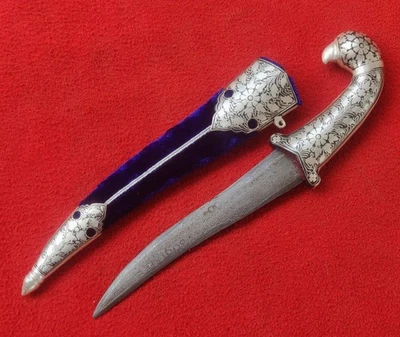 13" Mughal Islamic Indo-Persian Silver Inlaid Damascus Khanjar Dagger - Image 1 of 4