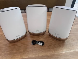 Netgear Orbi 960 Quad-band Wifi 6E Mesh 3 Pack, white, excellent condition! - Zdjęcie 1 z 11