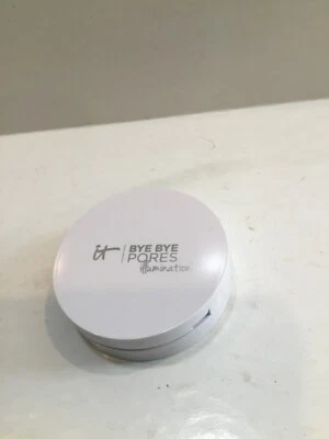 It Cosmetics Bye Bye Pores Illumination Poreless Finish Pressed Powder Radiant - Image 1 of 3