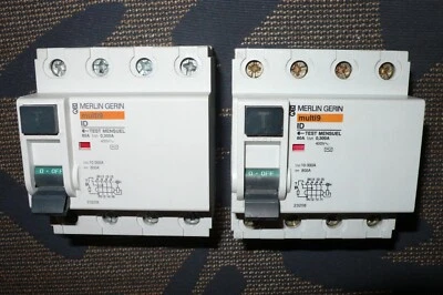 INTERRUPTEUR DIFFERENTIEL TETRAPOLAIRE 80A 300mA MERLIN GERIN TRIPHASE +N 4POLES - Photo 1/4