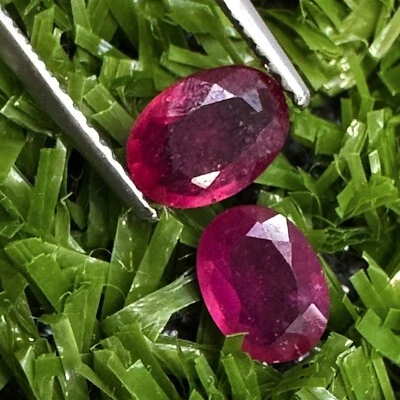 1.76 ct Natural Pigeon Blood Red Ruby Oval Mozambique Loose Gems 7x5 mm 2 Pieces - Image 1 of 4