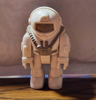 2000 SPACE VOYAGERS Set: Space Shuttle Orbiter Replacement ASTRONAUT - Image 1 of 3