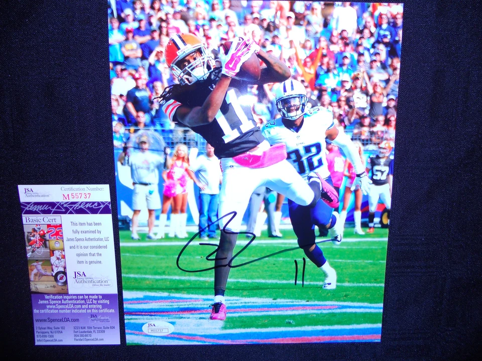 FOTO 8X10 FIRMADA POR TRAVIS BENJAMIN CLEVELAND BROWNS CERTIFICADO DE AUTENTICIDAD JSA M55737 ¡JUEGO DE REGRESO! Foto 1 de 1