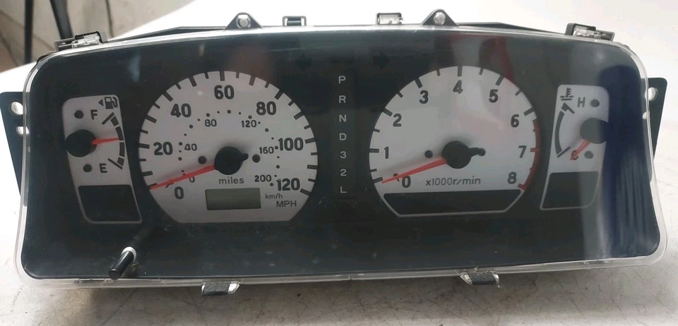 00 - 04 Mitsubishi Montero Sport Speedometer Instrument Cluster 169,242 Miles - Image 1 of 4