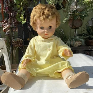 Muñeca bebé vintage de 24" con cabello castaño claro brazos patas móviles realistas - Imagen 1 de 10