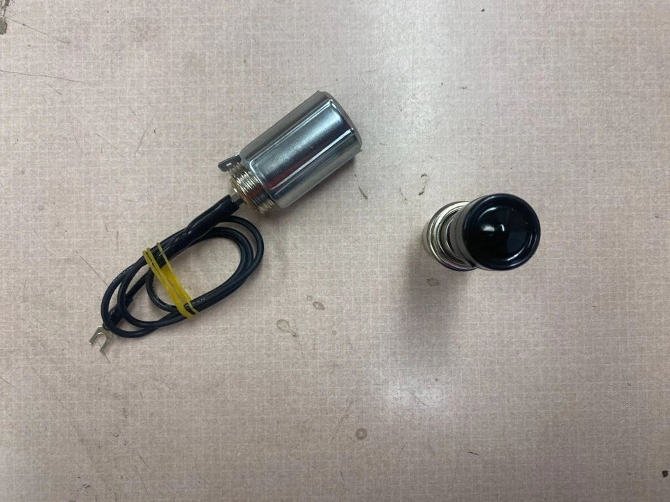 1953 1954 1955 1956 Ford Pickup Truck 12 volt cigar lighter and knob. - Image 1 of 1