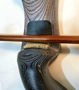 GREEN HAIR RUG ARROW SHELF REST W LEATHER PLATE  Archery - TRADITIONAL RECURVE - Picture 1 of 2