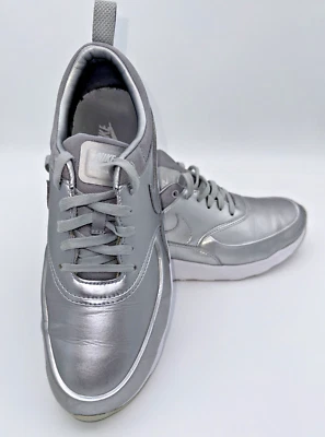 Nike Air Max Thea Metallic Silber Damen Sportschuhe Laufen Turnschuhe Gr. 10 819640 - Bild 1 von 4