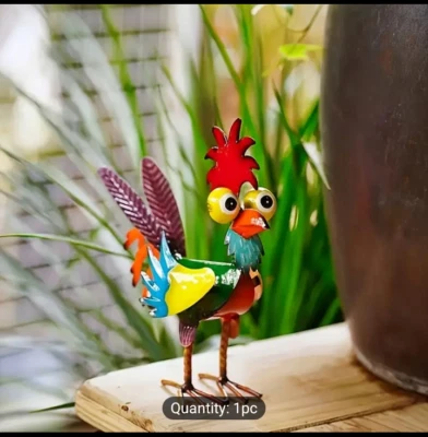 ESTATUA DE GALLO DE JARDÍN DE METAL "DIVERTIDA" Y LINDA-INTERIOR/EXTERIOR-NUEVA EN CAJA Foto 1 de 4